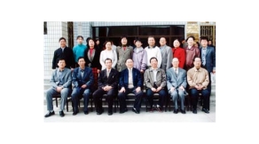 中國民主同盟內大職業(yè)技術學院支部與校領導合影