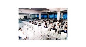 工程管理系計算機(jī)室內(nèi)景
