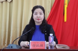 黨委副書(shū)記、院長(zhǎng)　白托婭